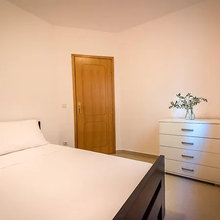 Mon